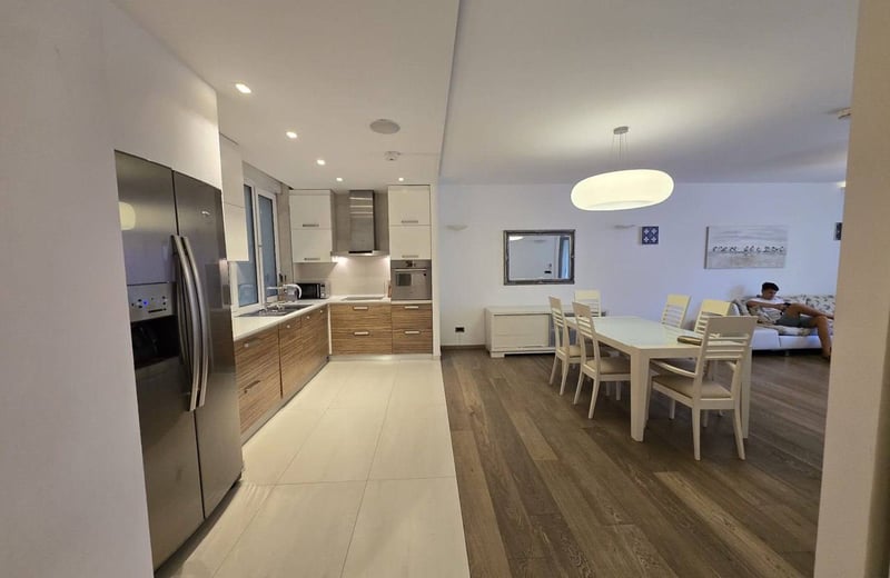 Location d’un appartement spacieux de 3 pièces, 126 m², au centre de Belgrade, Serbie